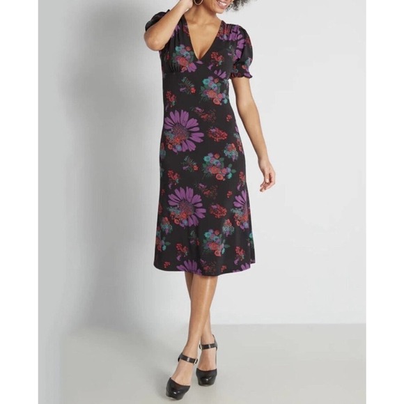 Modcloth Dresses & Skirts - ModCloth Bouquet Dress Floral Short Sleeve Black Size S